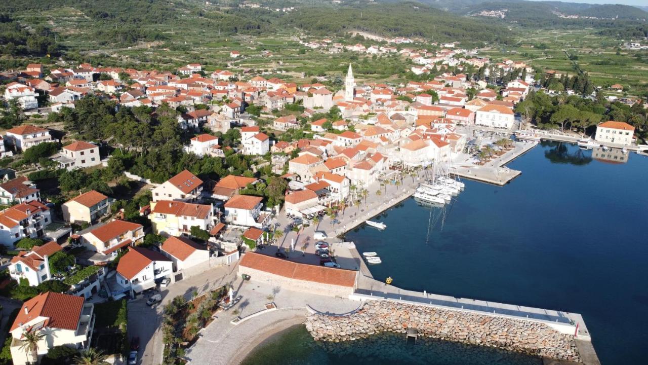 Apartments Peronja Jelsa Seafront Buitenkant foto