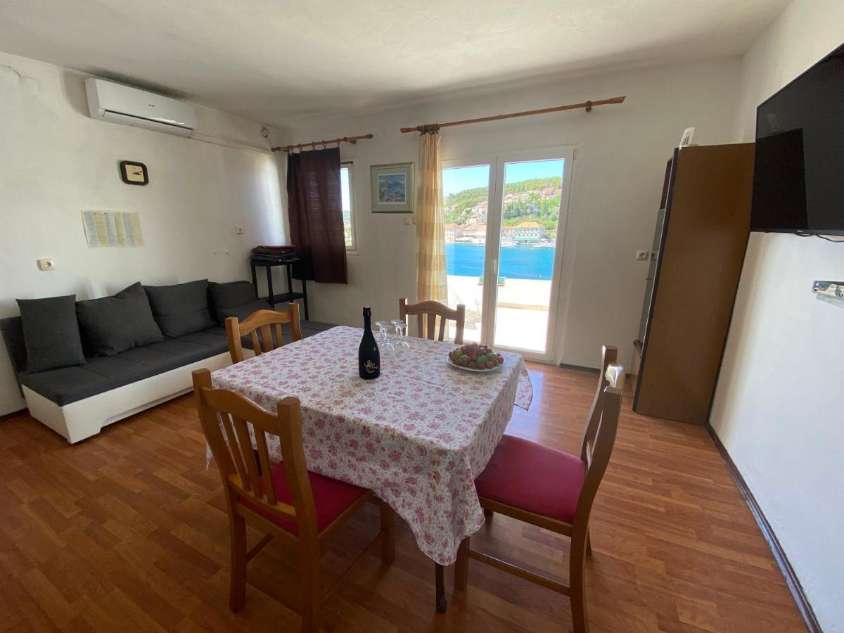 Apartments Peronja Jelsa Seafront Buitenkant foto