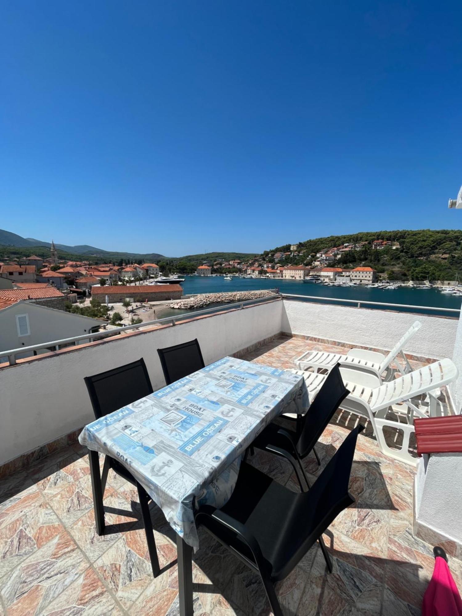 Apartments Peronja Jelsa Seafront Buitenkant foto