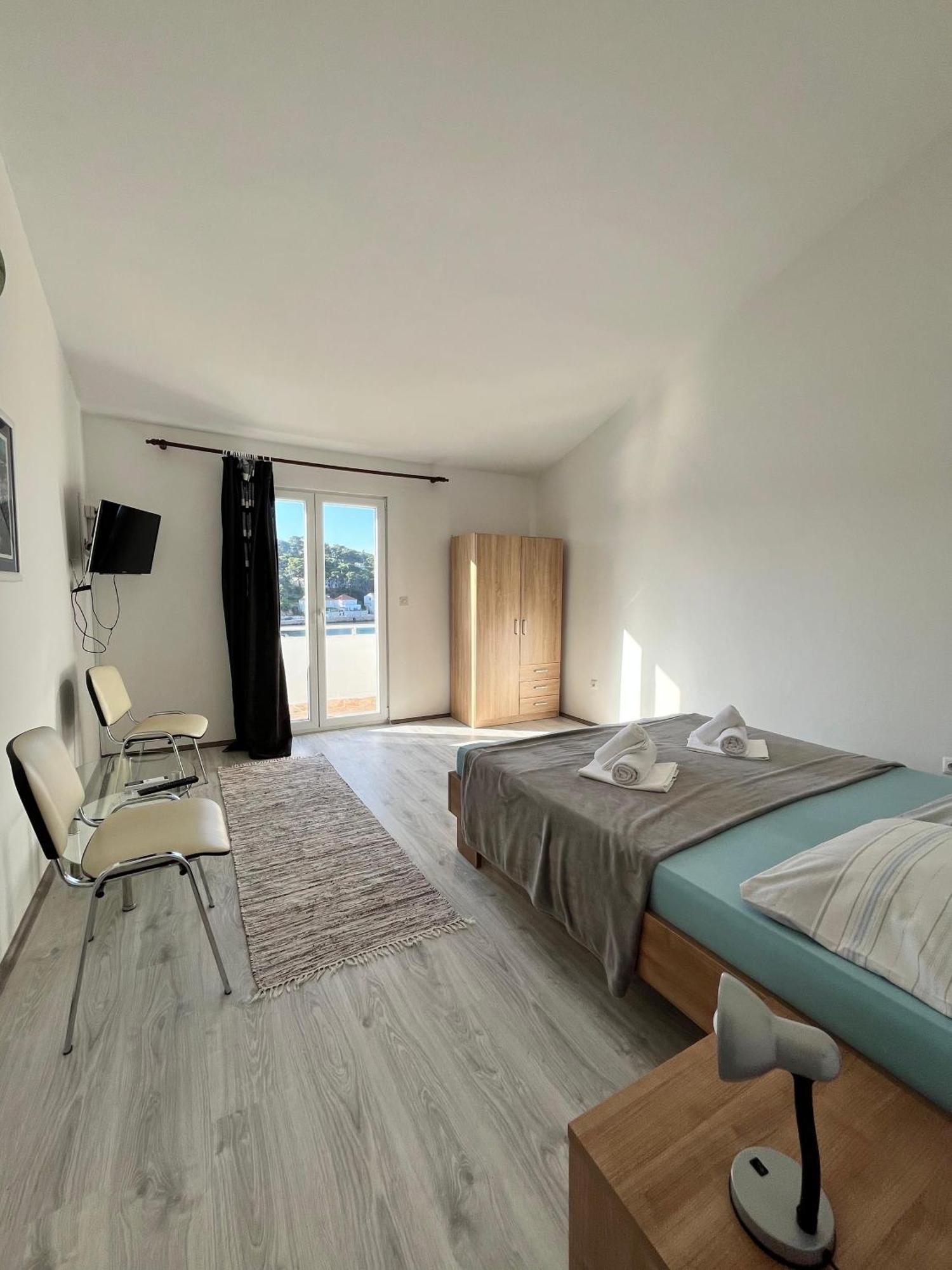 Apartments Peronja Jelsa Seafront Buitenkant foto