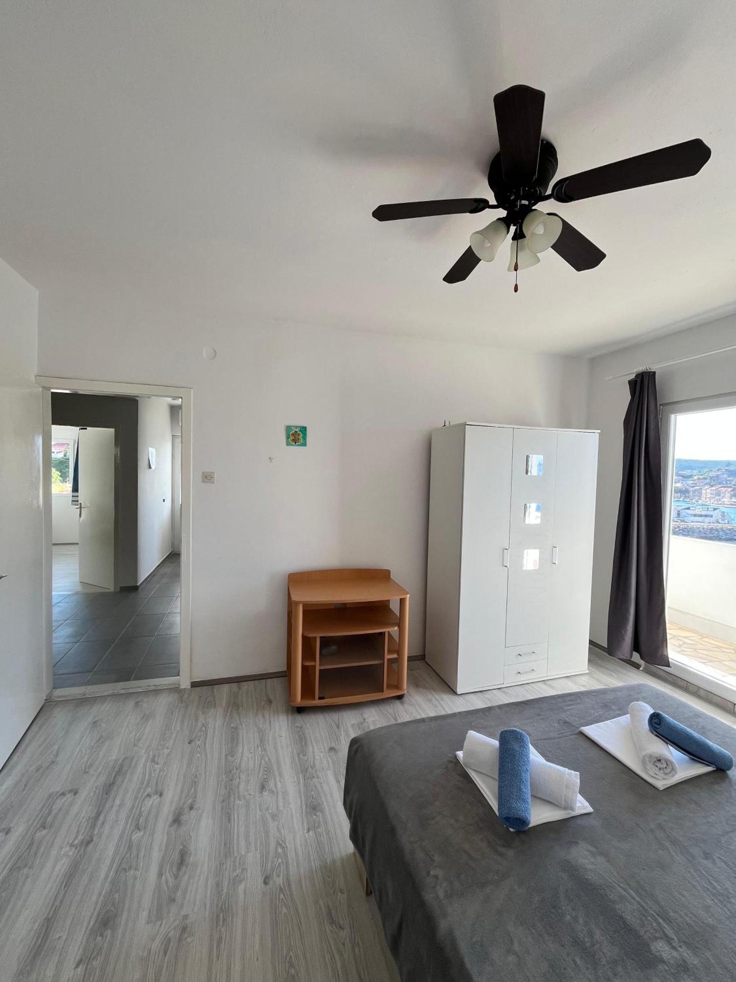 Apartments Peronja Jelsa Seafront Buitenkant foto
